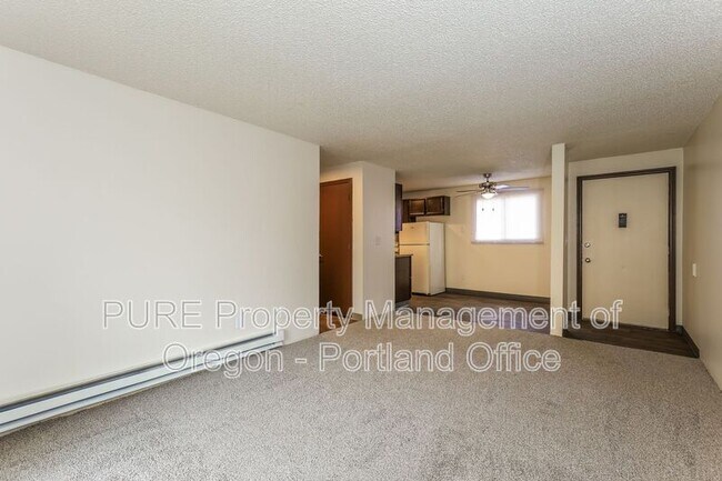Building Photo - 14138 NE Sandy Blvd