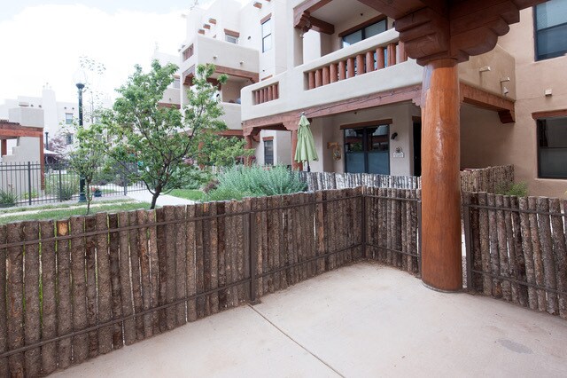 Building Photo - 1405 Vegas Verdes Dr
