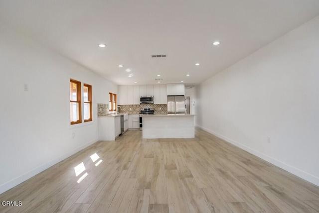 Building Photo - 130 N Ave 60