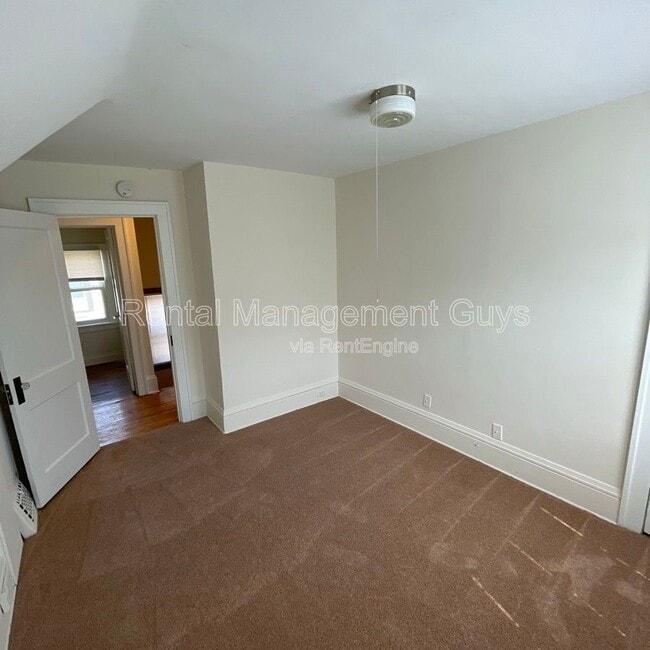 Building Photo - 3245 Russell Ave N