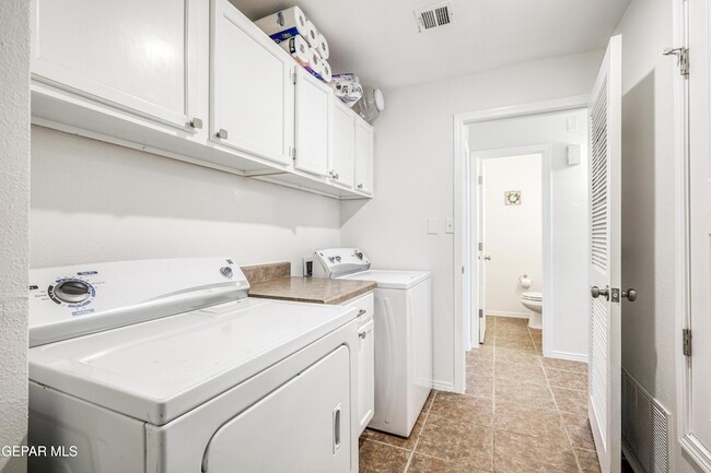 Building Photo - 10904 Duster Dr