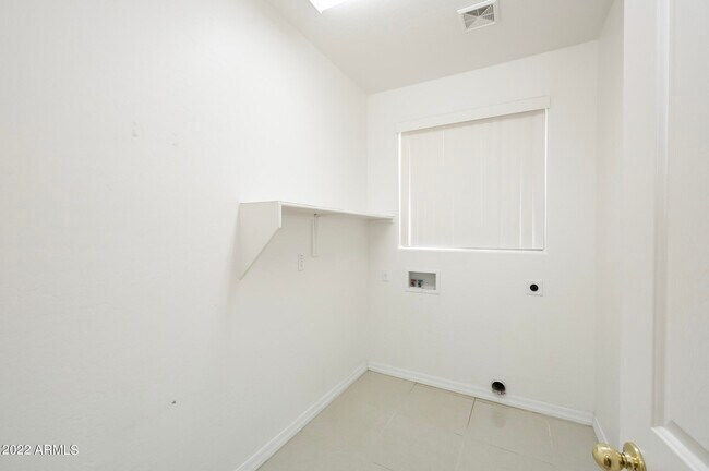 Building Photo - 2684 E Birchwood Pl