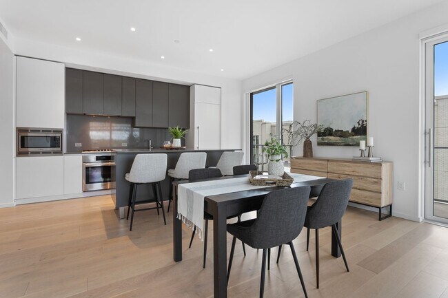 Building Photo - The Vista - 2 bed/2.5 bath Pearl District ...