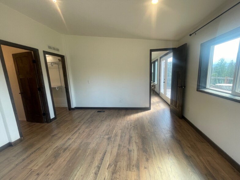Building Photo - 194 Bergamot Dr