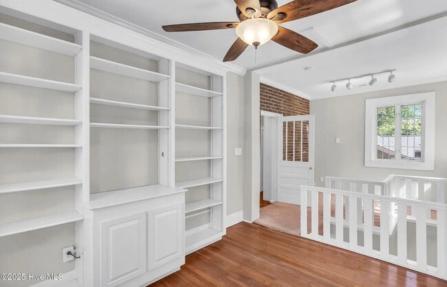 Building Photo - 3 Bed 3 Bath Historic Home