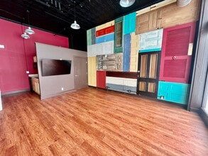 Building Photo - Downtown Loft