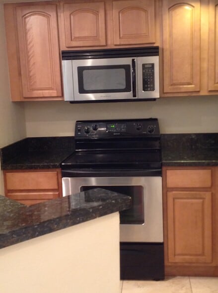 Building Photo - 3370 Pinewalk Dr N