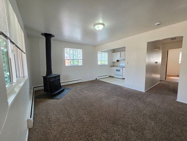 Interior Photo - 3050 Madison