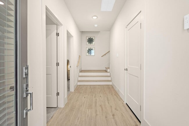 Building Photo - 1042 Homer St