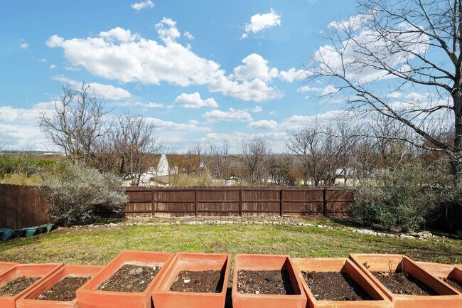 Building Photo - ***MOVE IN SPECIAL ONE WEEK FREE***Sophisticated Living Near Bamberger Nature Trails