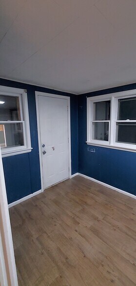 Building Photo - 376 S Pierson Ave