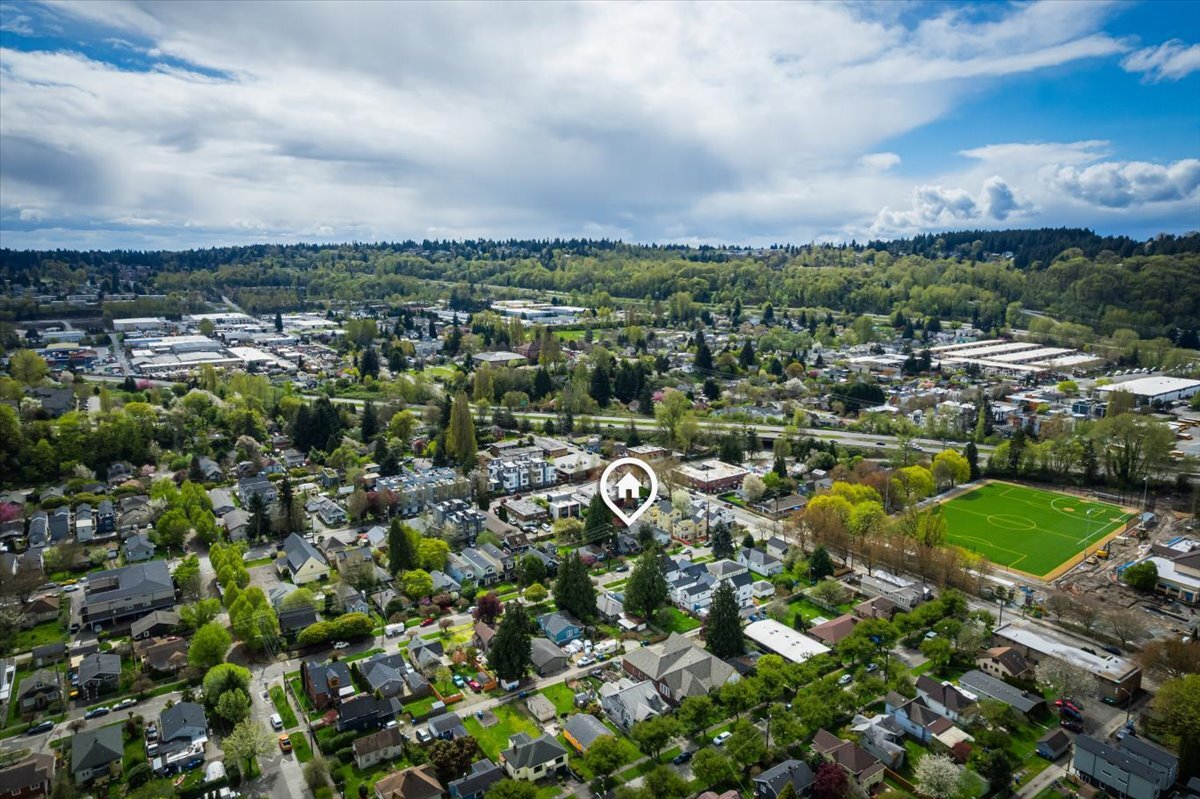 Building Photo - 817 S Sullivan St