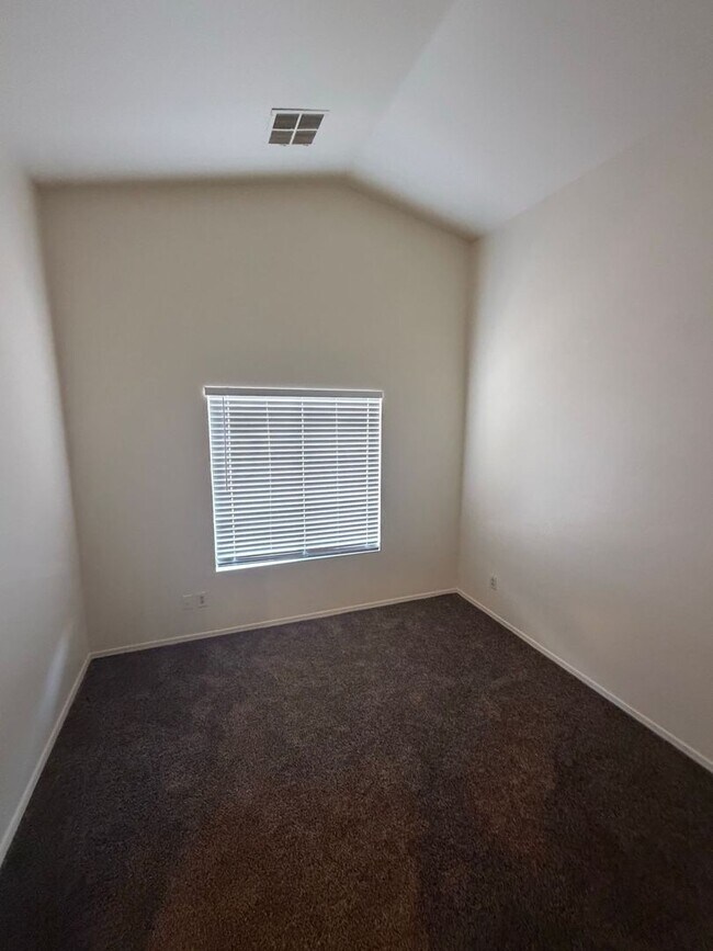 Building Photo - 1225 W Darrel Rd
