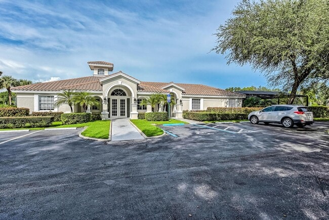 Building Photo - 2 BEDROOM CONDO AVAILABLE ASAP IN CALUSA BAY!!!