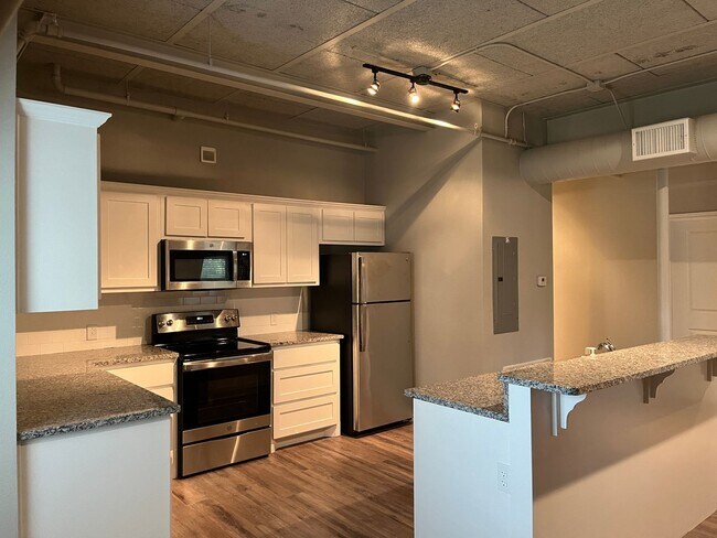 Building Photo - The Courtyard Lofts ~ Two Bedroom Apartment