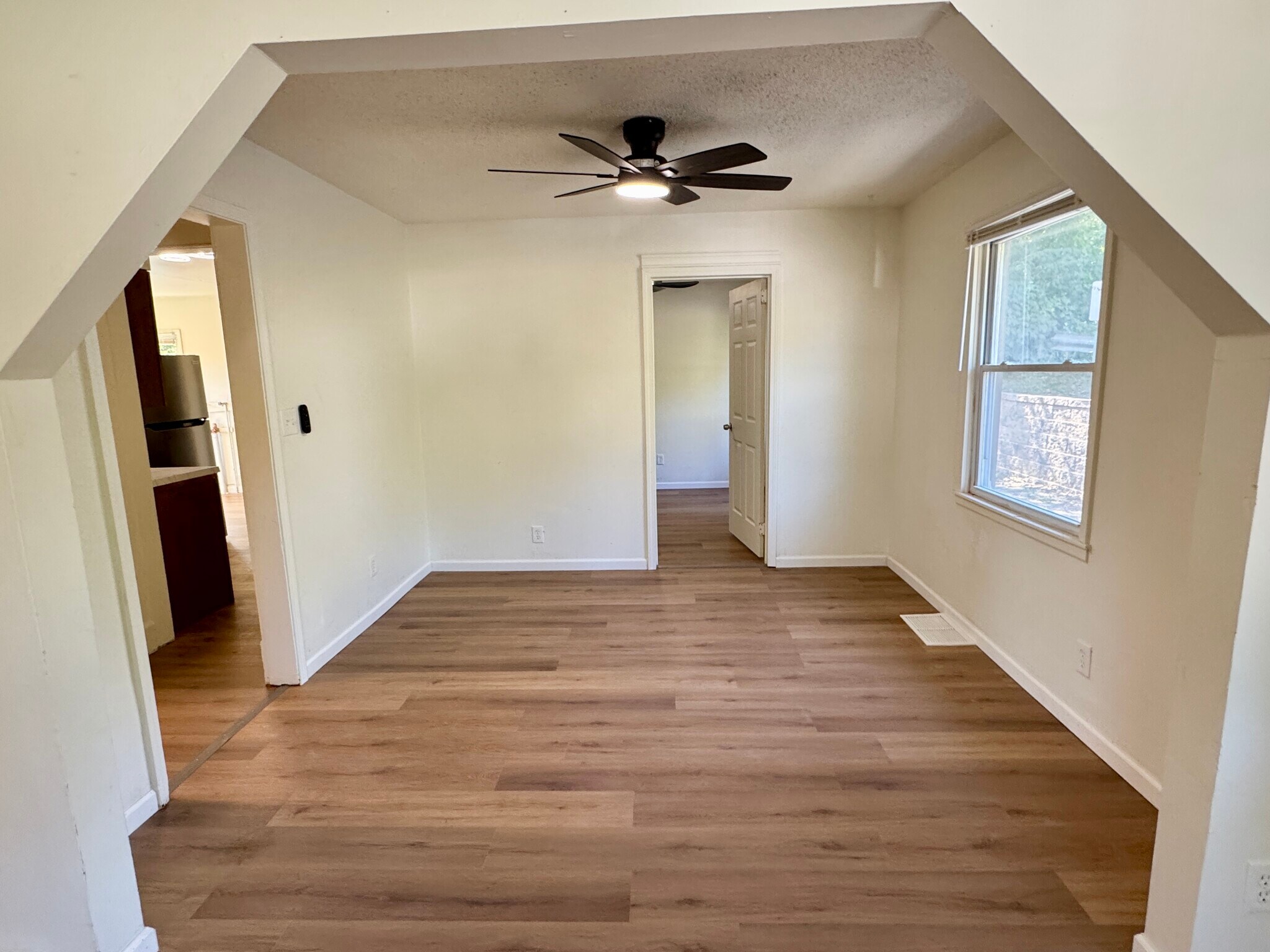 Building Photo - 8801 E Independence Ave