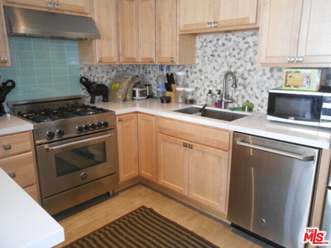 Building Photo - 17350 Sunset Blvd