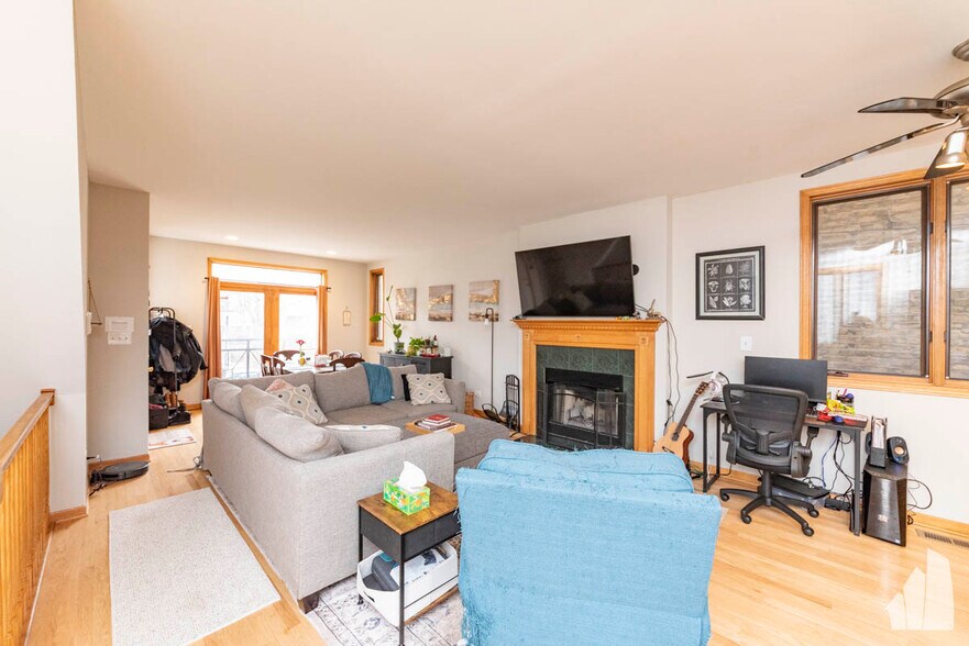 Building Photo - 1403 N Artesian Ave