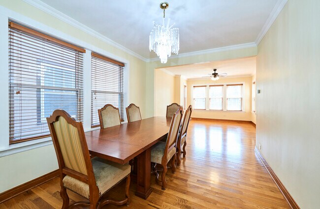 Building Photo - 3222 W Warner Ave