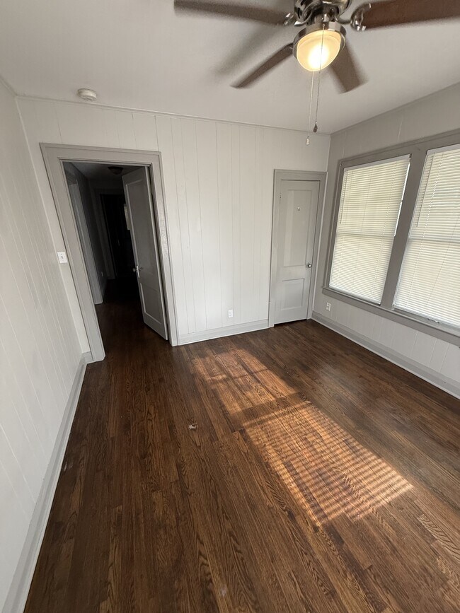 Building Photo - 109 N Draper Ave