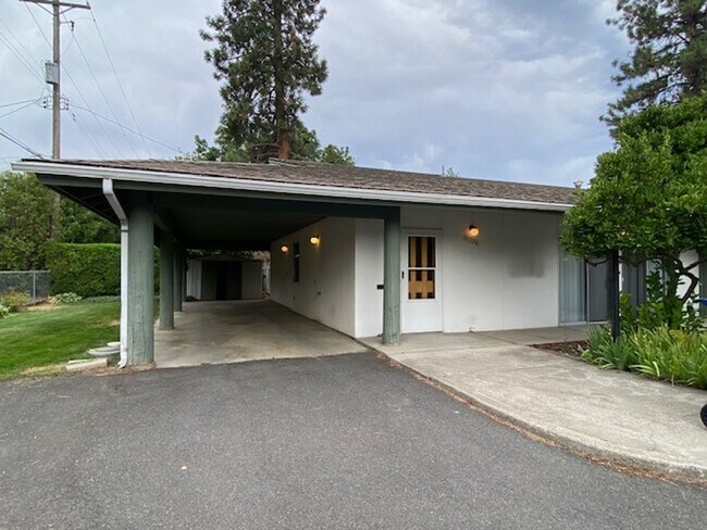 Building Photo - 1151