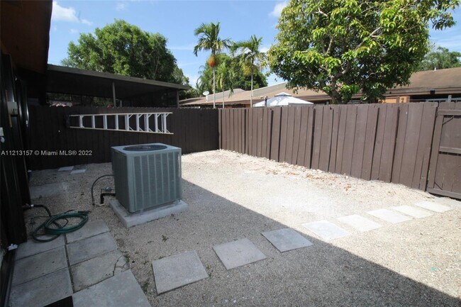 Building Photo - 2331  Dogwood Ct  . Pembroke Pines Fl 33026