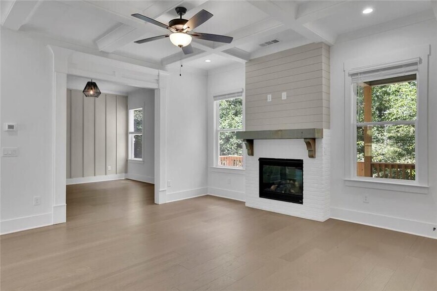 Building Photo - 6181 Shoreland Cir