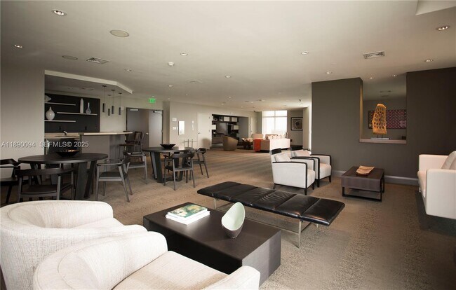 Building Photo - 2525 SW 3rd Ave