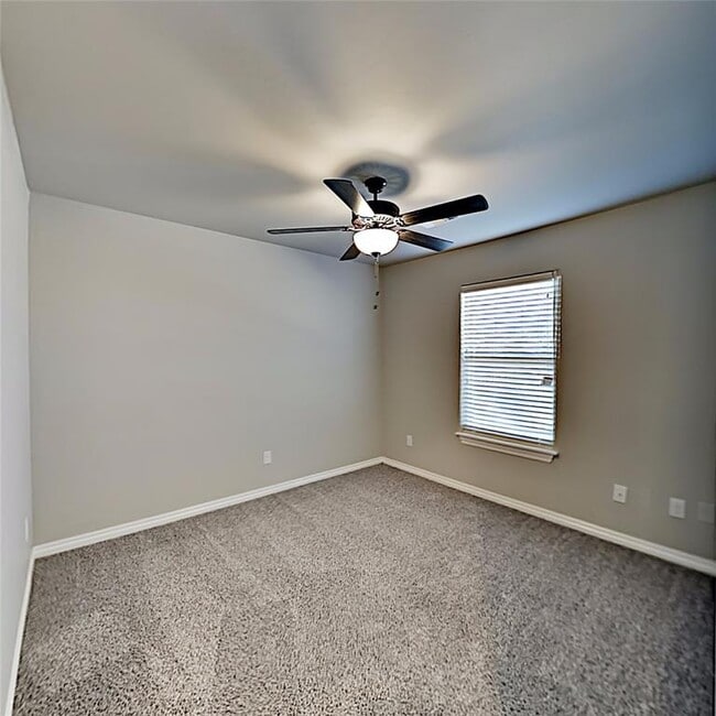 Building Photo - 16008 Iron Ridge Rd