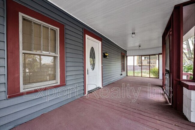 Building Photo - 1245 Waverly St