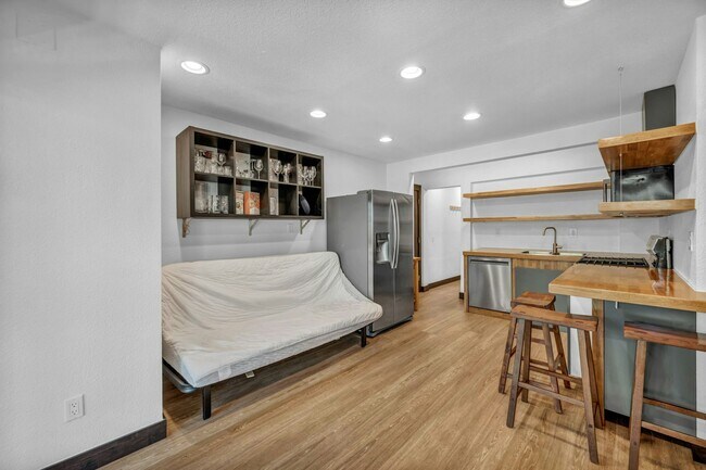 Building Photo - 638 N Martin Dr
