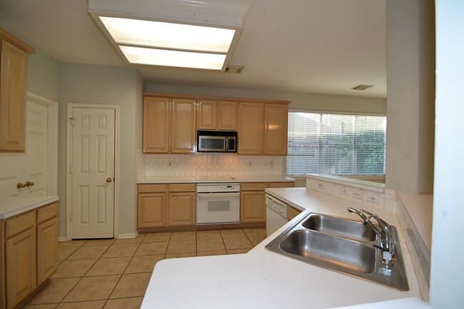 Building Photo - 15307 Amesbury Ln