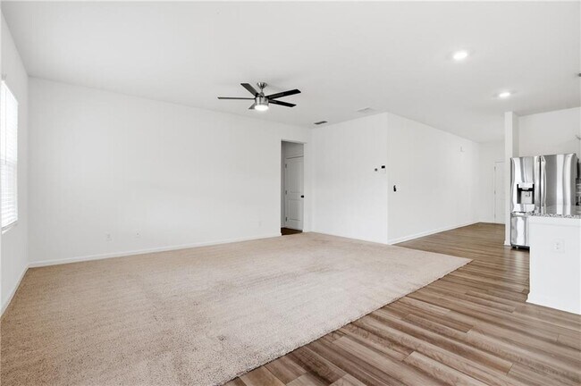 Building Photo - 395 Knightsbridge Ln