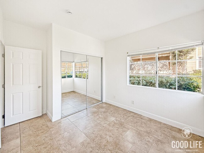 Building Photo - Spacious 3BR/2BA Condo with Balcony in Lem...