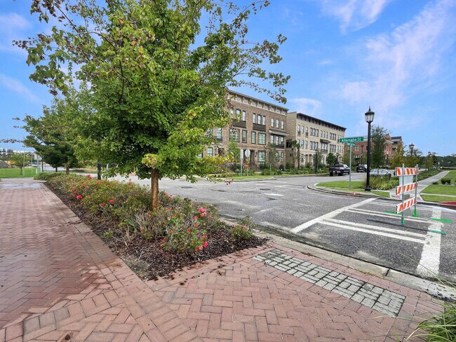 Building Photo - 401 Upper E Ave