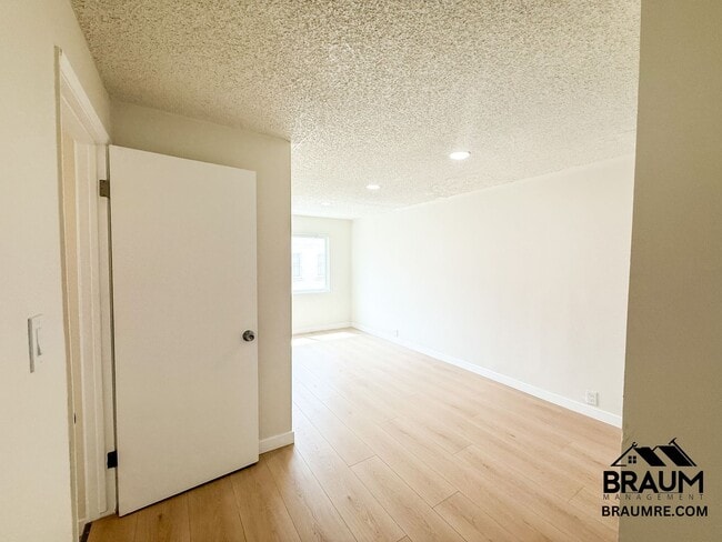 Building Photo - 5461 Kester Ave