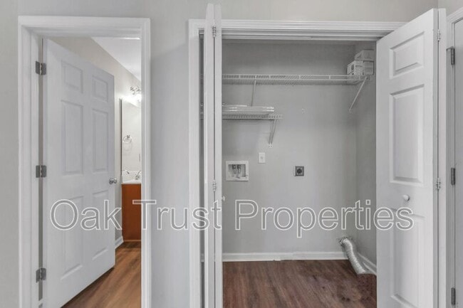 Building Photo - 438 Green Park Ln