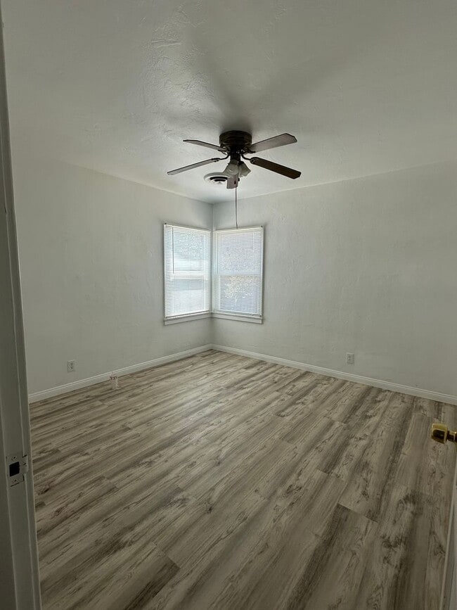 Building Photo - REMODELED HOME!