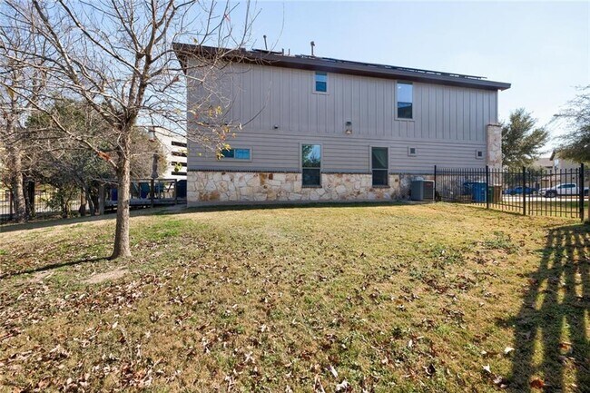 Building Photo - 2101 Rivers Edge Way