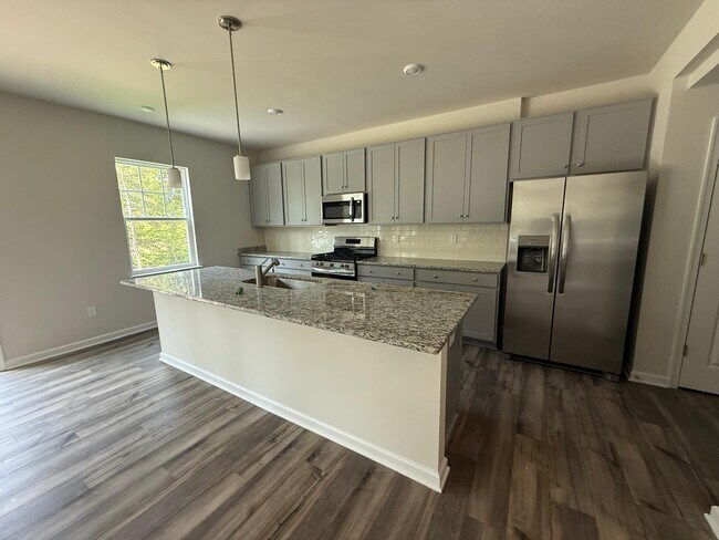 Building Photo - 6412 Fennec Run
