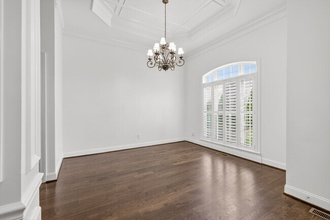 Building Photo - Beautiful 6BR Executive Brentwood Home with Pool