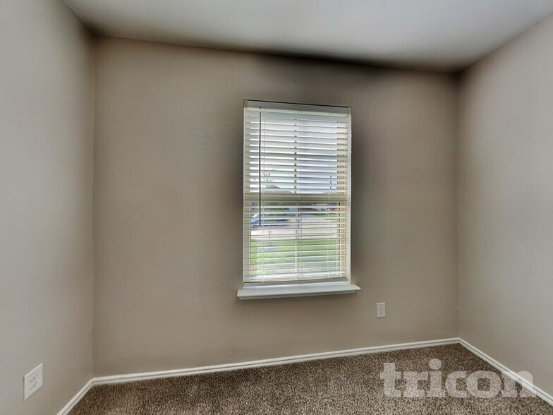 Building Photo - 8523 Aster Gln Wy