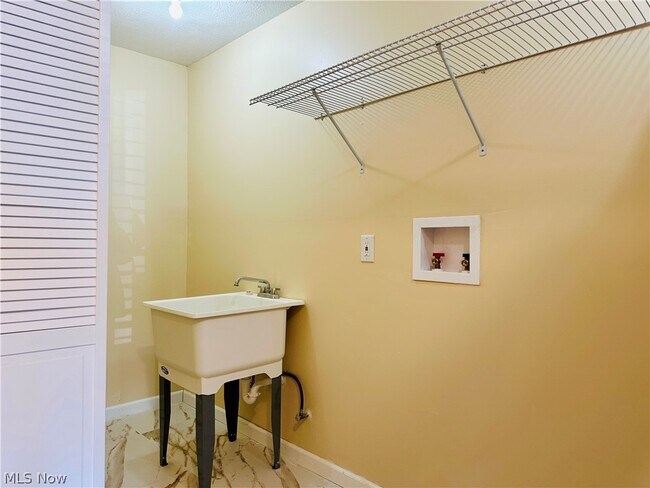 Building Photo - 4913 Dunsmore Ave