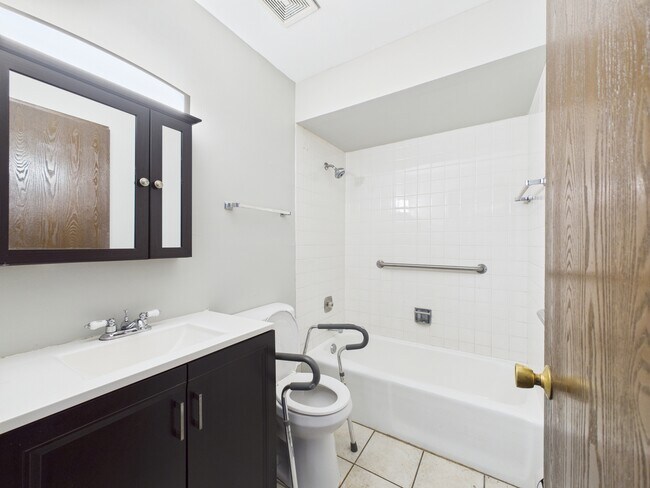 Building Photo - 11805 S Karlov Ave