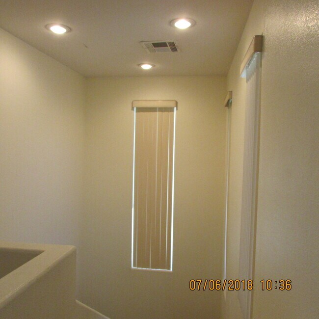 Building Photo - Adorable 2 Story Home!