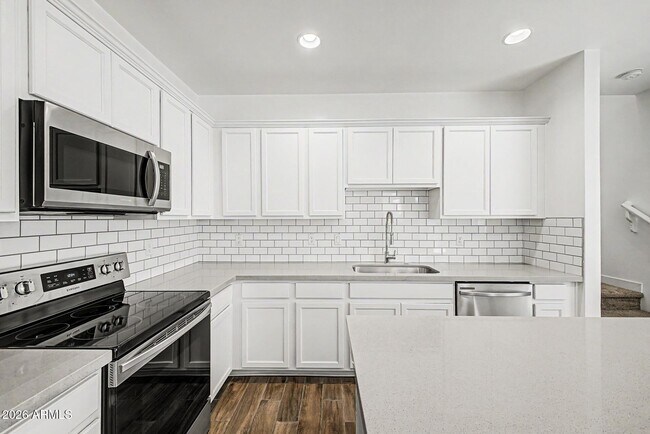 Building Photo - 5516 S Dillon Cir