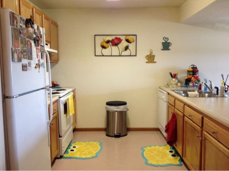 Primary Photo - 185 Elk Village Dr