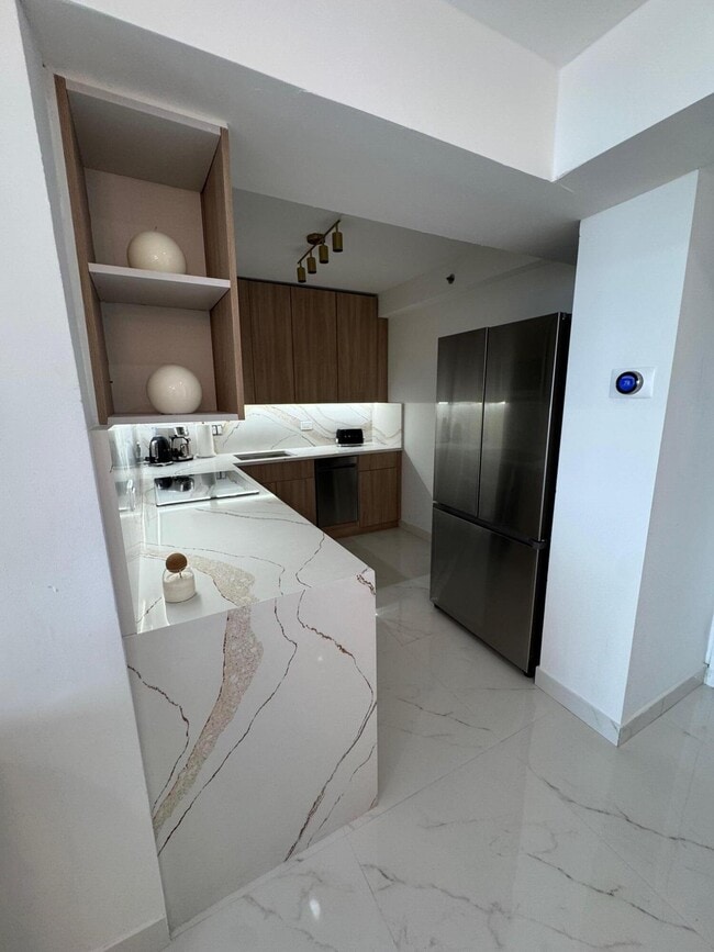 Building Photo - 20515 E Country Club Dr