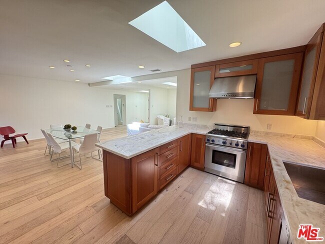 Building Photo - 7586 Woodrow Wilson Dr