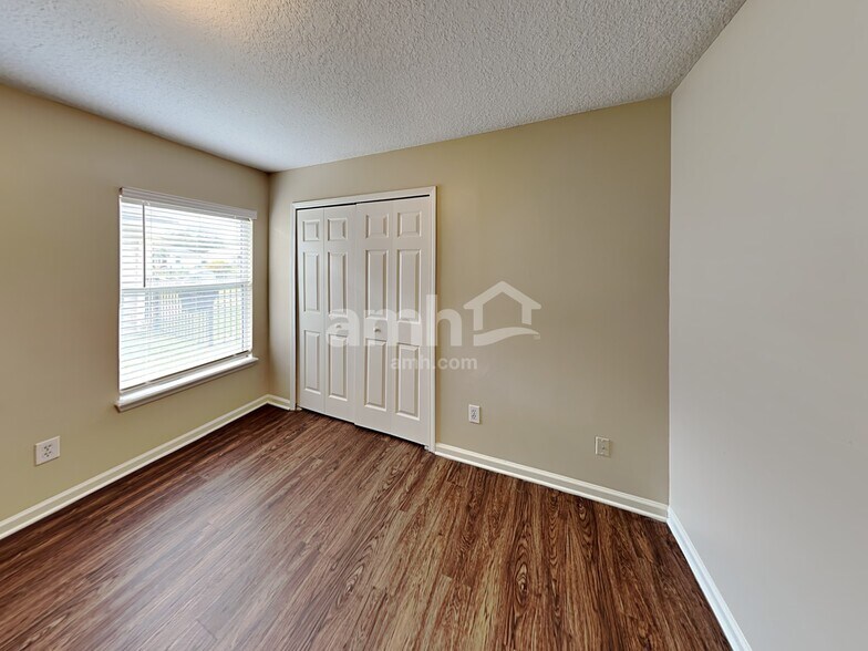 Building Photo - 14240 Sea Eagle Dr